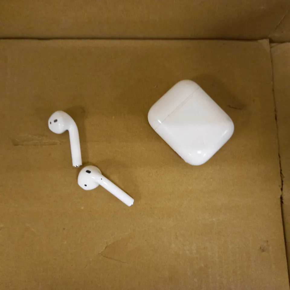 BOXED APPLE AIRPODS