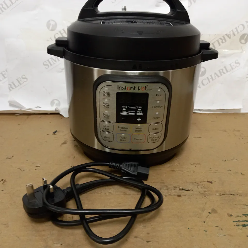 INSTANT POT DUO MINI PRESSURE COOKER