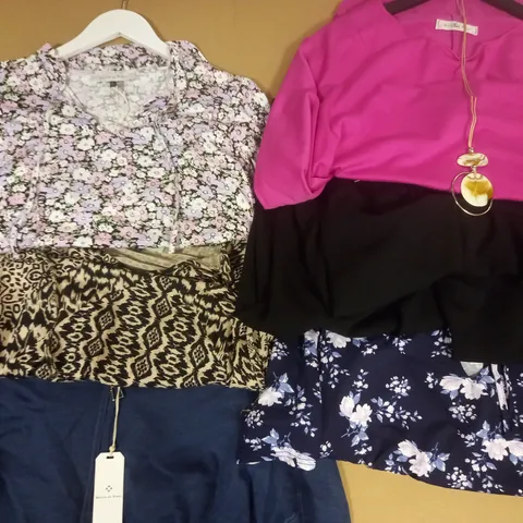 BOX OF APPROX 6 ASSORTED ITEMS OF MAISON DE NIMES CLOTHING IN VARIOUS SIZES AND STYLES