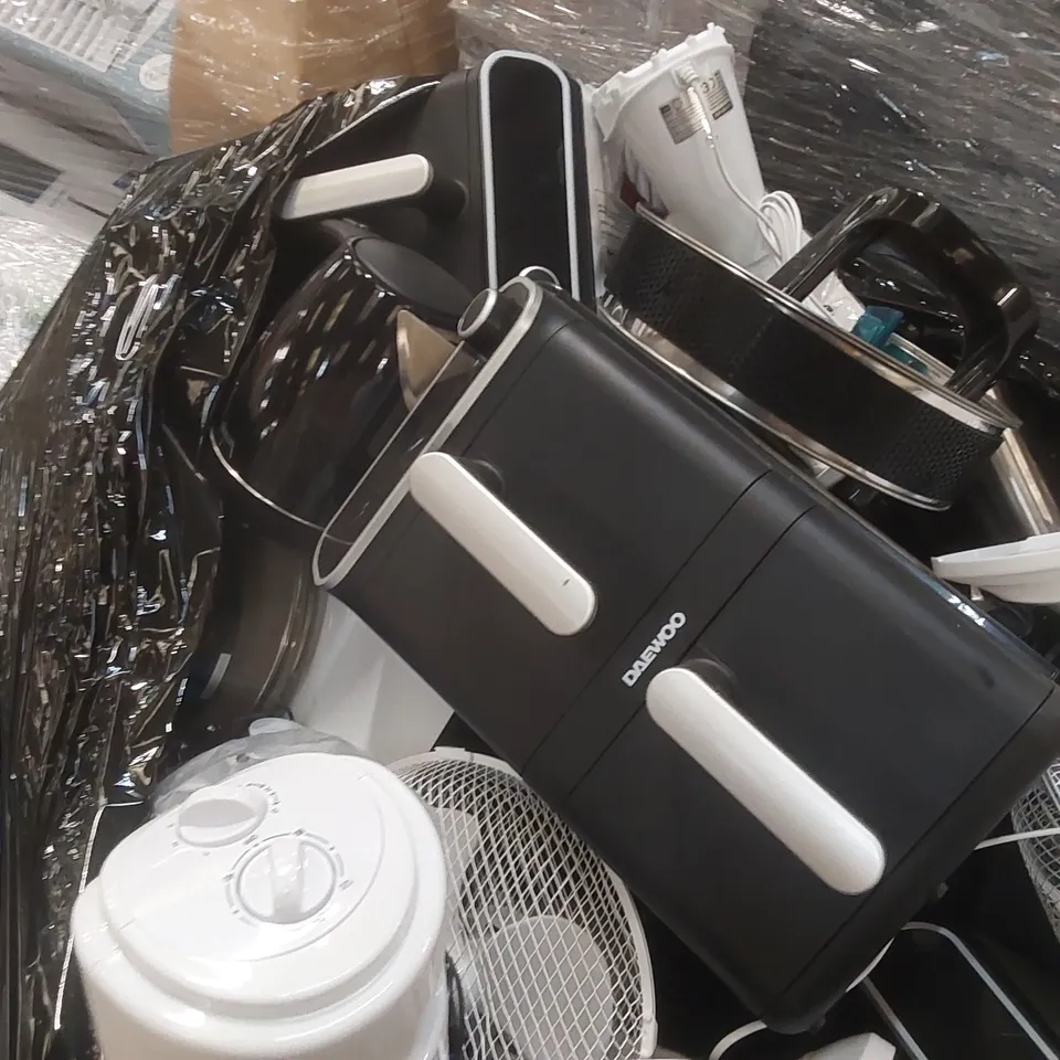 PALLET CONTAINING A VERY LARGE QUANTITY OF ASSORTED ITEMS INCLUDING: AIR FRYERS, TOWER FAN, DESK FANS, KETTLE ECT