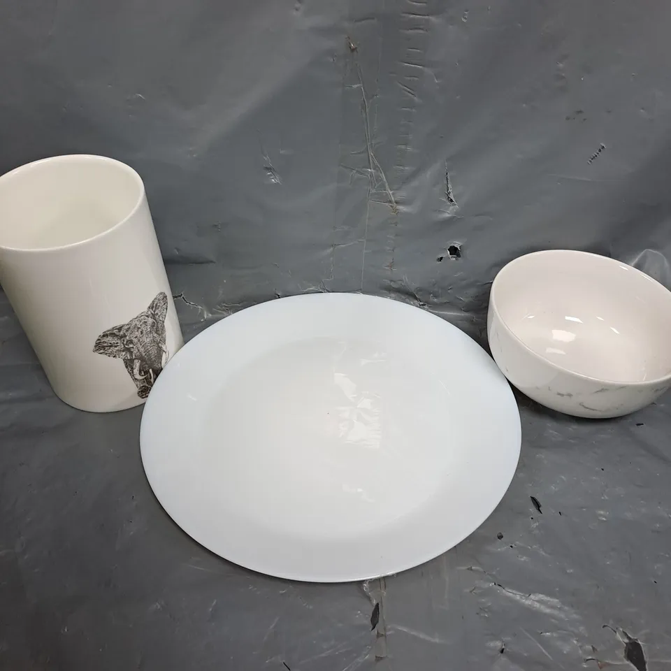 APPROXIMATELY 10 ASSORTED DINNERWARE PRODUCTS TO INCLUDE PLATES, BOWLS, STORAGE ETC 
