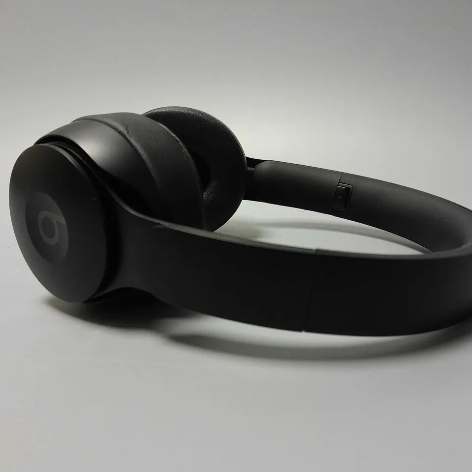 BEATS TRUE WIRELESS HEADPHONES - BLACK