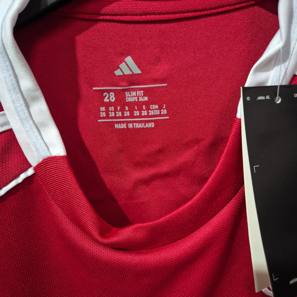 LIVERPOOL FC ADIDAS FOOTBALL SHIRT AND SHORTS ISAK 9 – UK 28 SLIM FIT