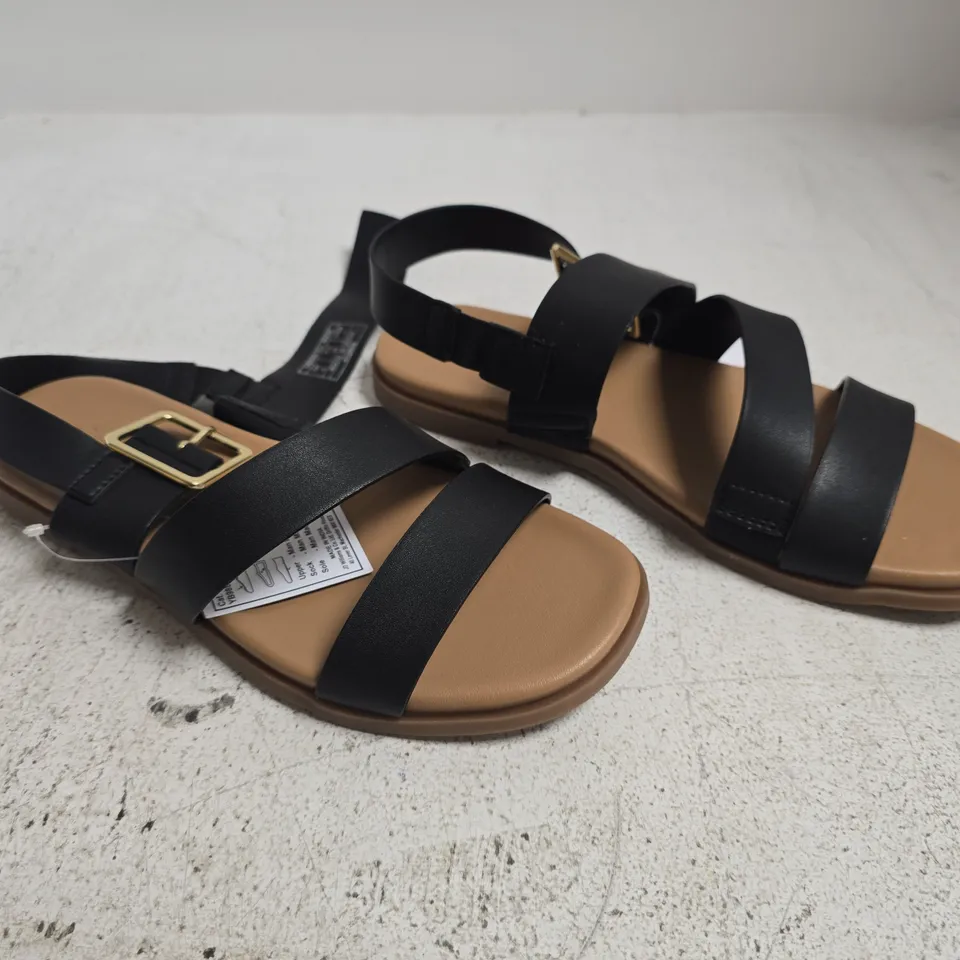 BOXED PAIR OF SIMPLY BE OPEN TOE STRAPPY SANDALS IN BLACK SIZE 5