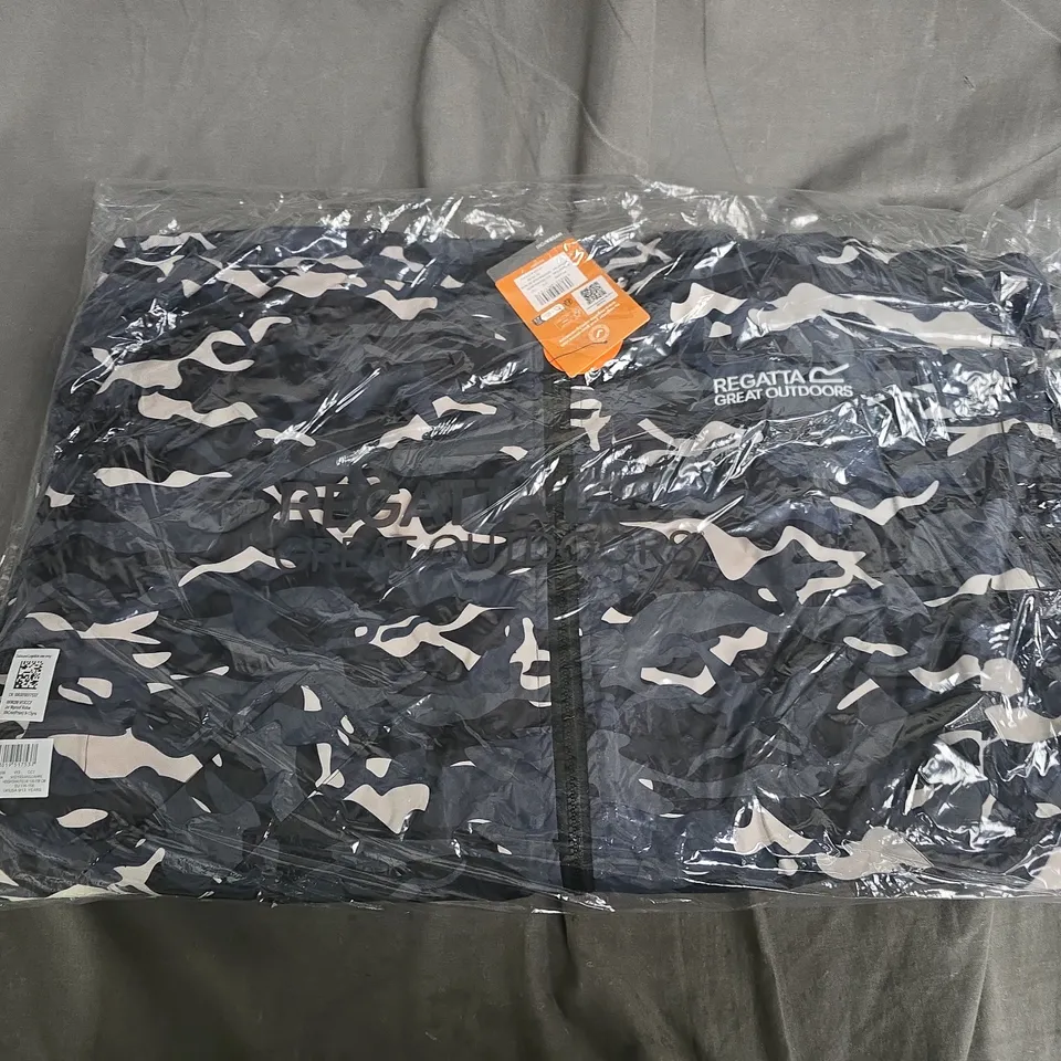 BAGGED REGATTA JNR WATERPROOF ROBE IN CAMO MULTI - 9/13YRS
