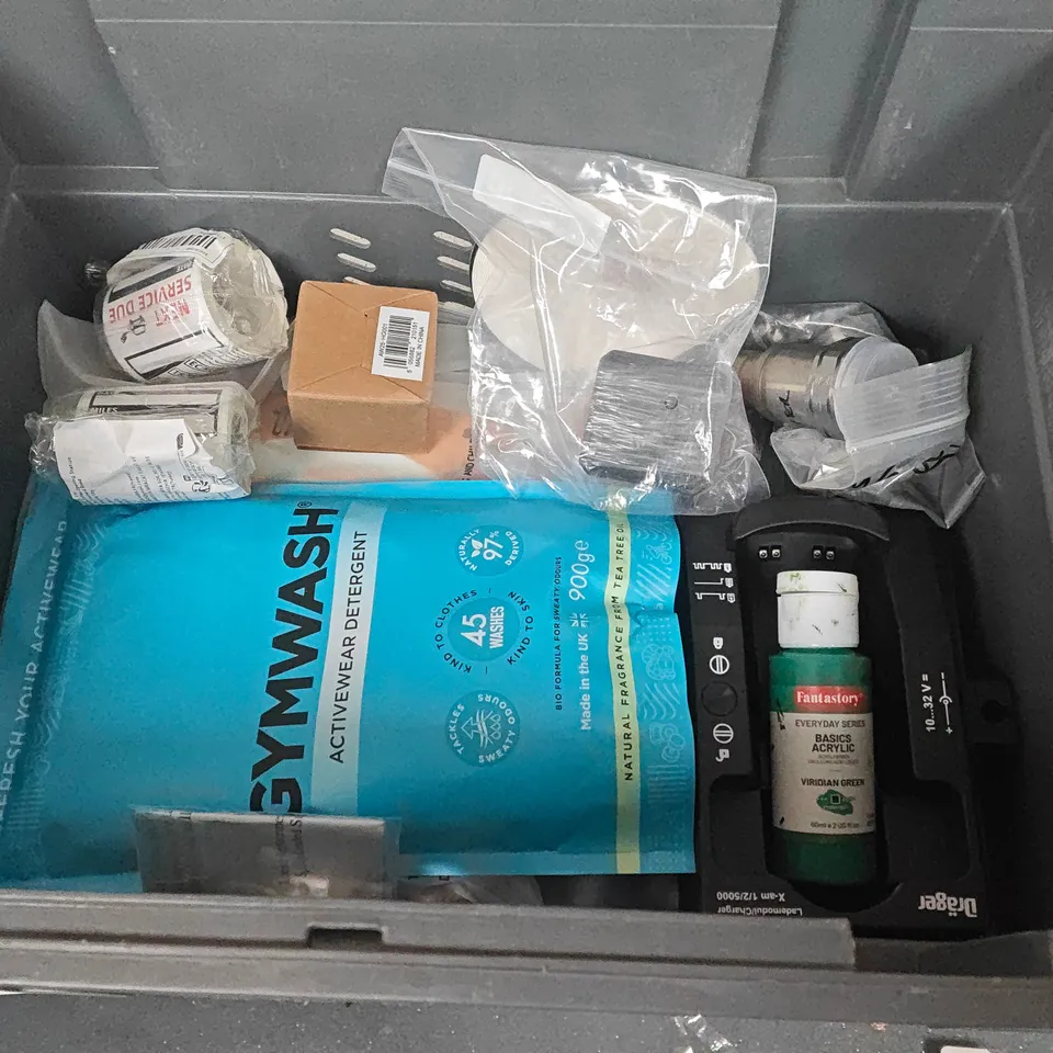 LOT OF APPROXIMATELY 22 ASSORTED HOUSEHOLD ITEMS TO INCLUDE SPONGE SCOURERS ACTIVEWEAR DETERGENT AND RULED NOTEBOOKS