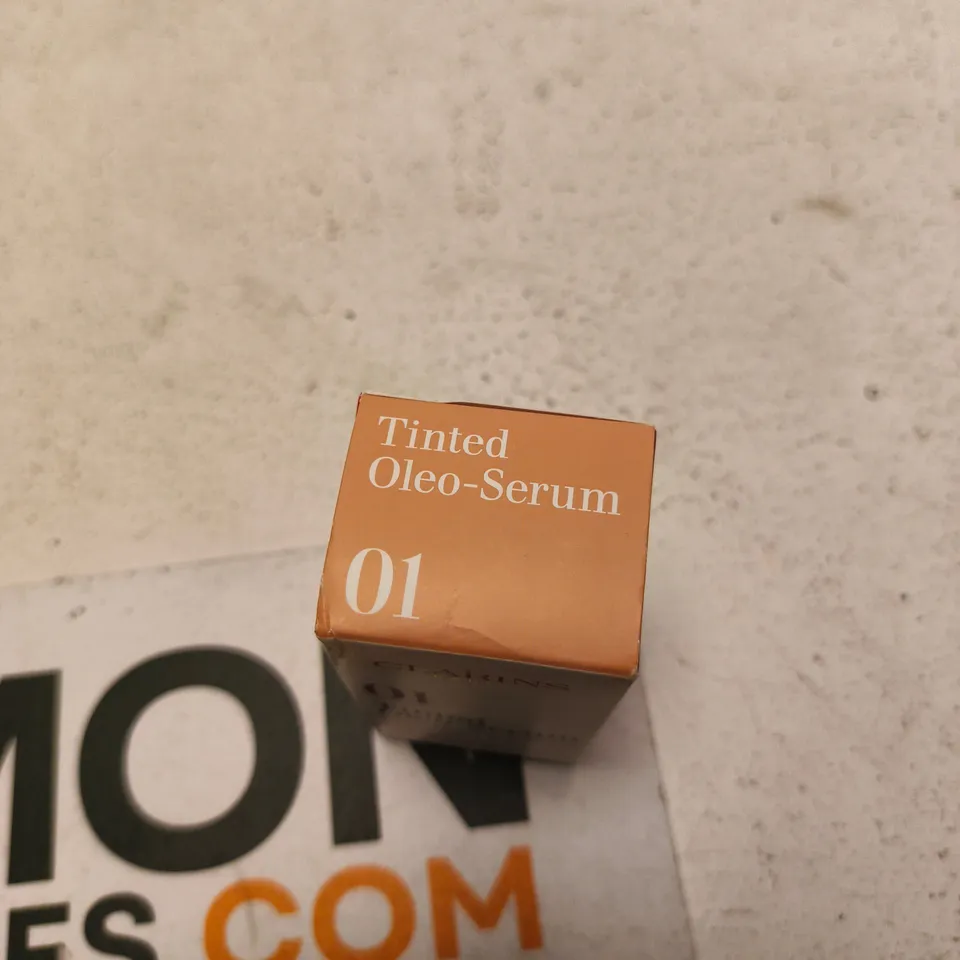 CLARINS TINTED OLEO-SERUM 01 – SKIN TINT MAKE-UP (30 ML)