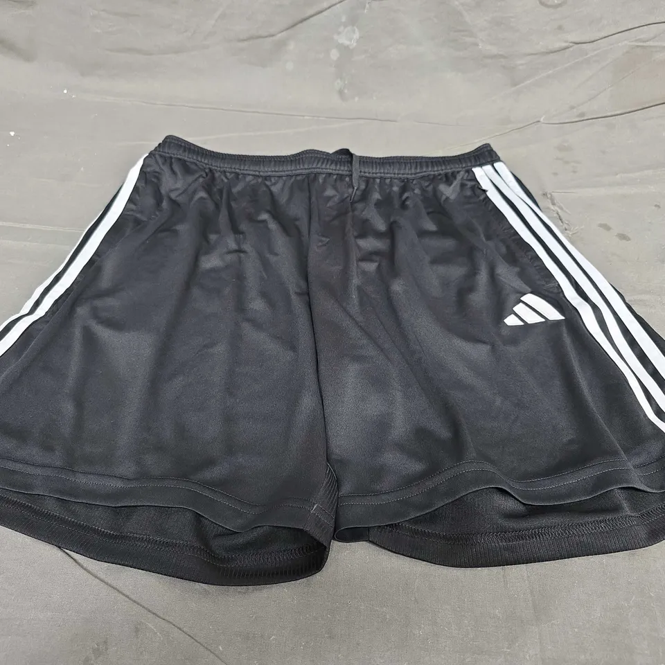 ADIDAS LOGO CASUAL TECH SHORTS - XL