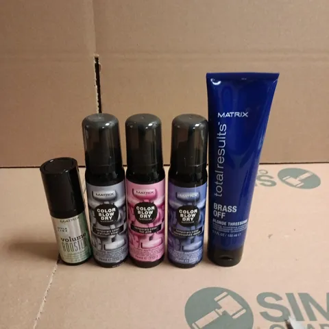 BOX OF APPROXIMATELY 30 MATRIX HAIRCARE PRODUCTS TO INCLUDE TEMPORARY COLOUR SPRAYS, BRASS OFF PROTECTING CREAMS AND VOLUME BOOSTERS