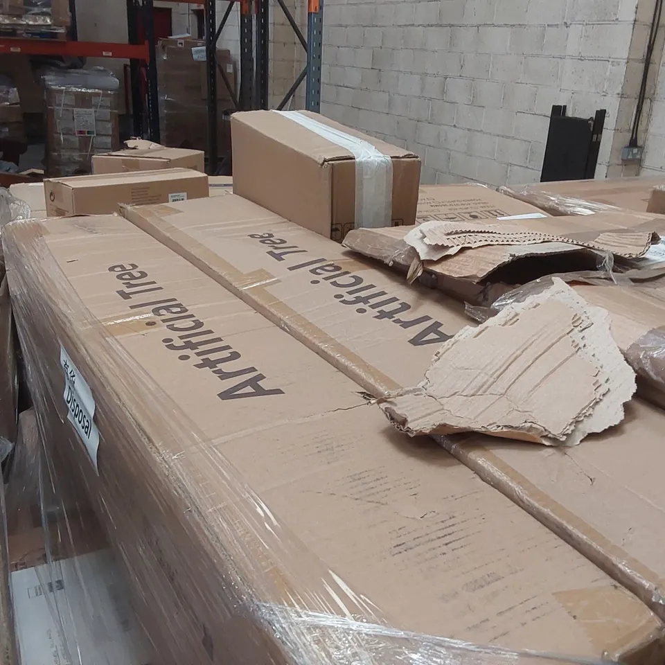 PALLET CONTAINING A LARGE ASSORTMENT OF CONSUMER PRODUCTS INCLUDING: BATHROOM MIRROR CABINET, ARTIFICIAL TREES, CHILDREN'S PLAYPEN ECT