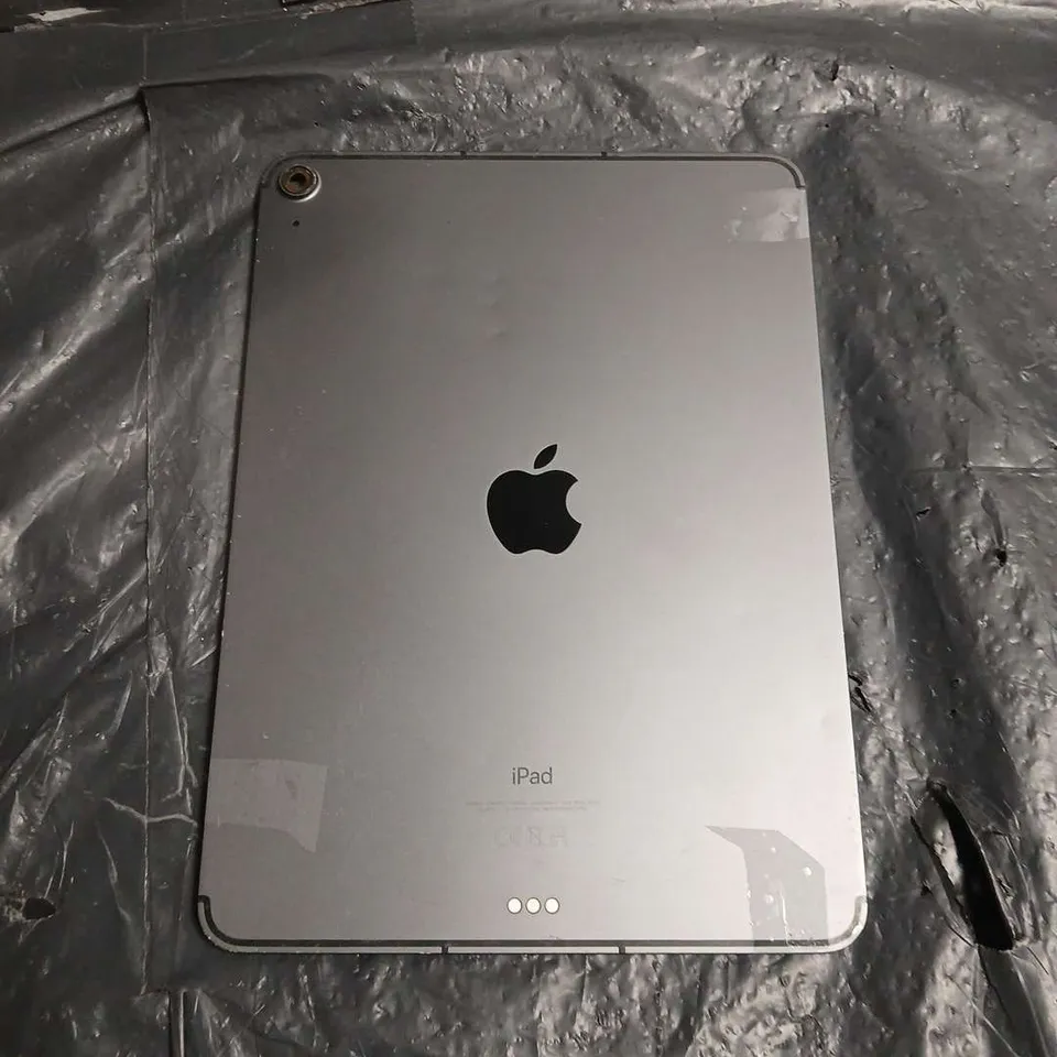 APPLE IPAD A2072 TABLET – SILVER