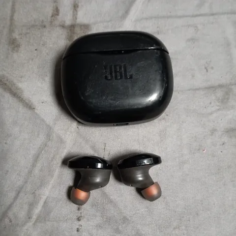 JBL WIRELESS EARBUDS IN CHARGING CASE (BLACK) 