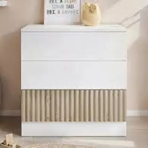 BOXED FLAIR LUCA 3 DRAWER WHITE AND OAK RIBBED CHEST OF DRAWERS (1 BOX)