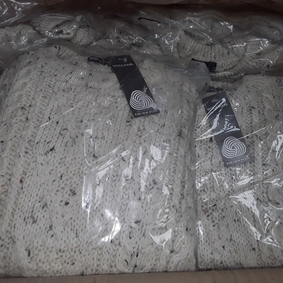 LOT OF 10 PURE NEW WOOL JUMPERS - L