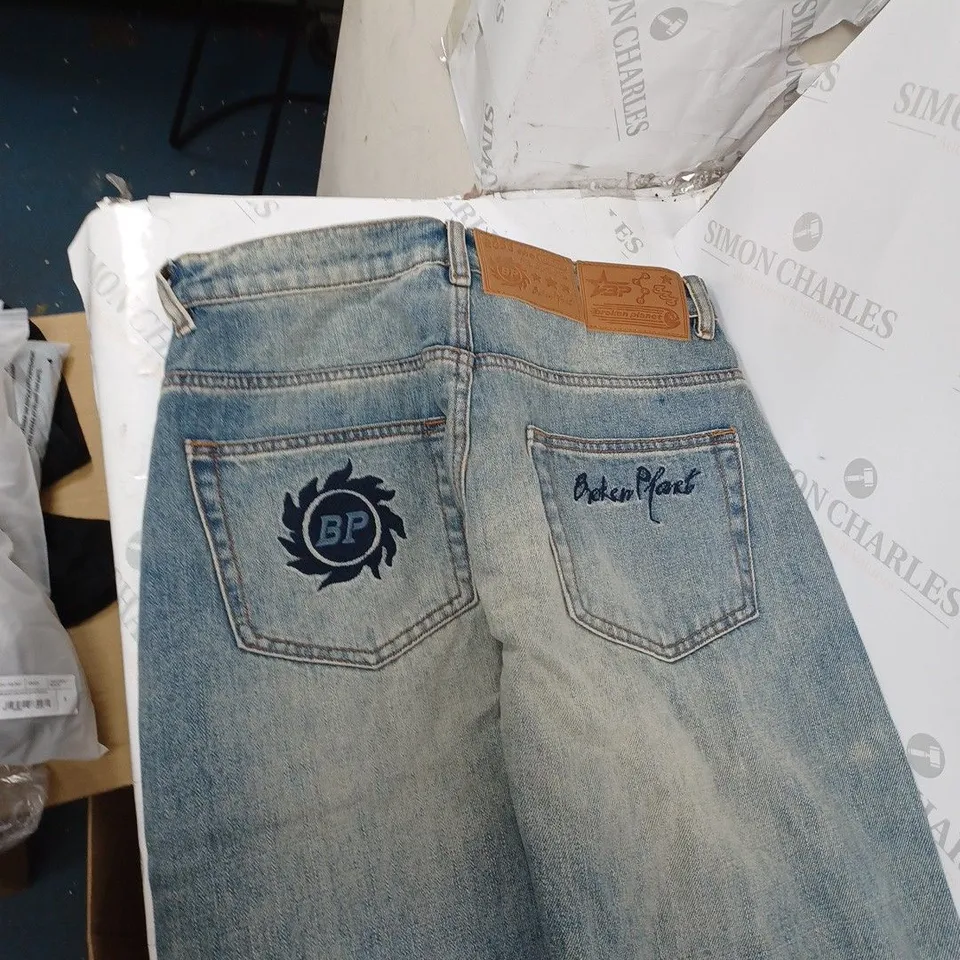 BROKEN PLANET DENIM JEANS MEDIUM - WASHED BLUE 