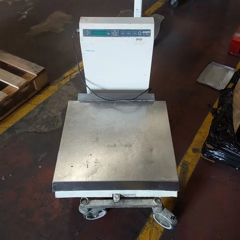 AVERY L101 PORTABLE ELECTRIC COMMERCIAL SCALE