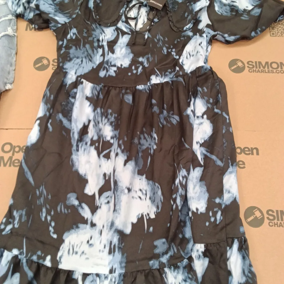 PALLET OF BRAND NEW WOMENS QUALITY DESIGNER CLOTHES APPROXIMATELY 105 TO INCLUDE; DRESSES, TOPS , SWIM SUITS ETC