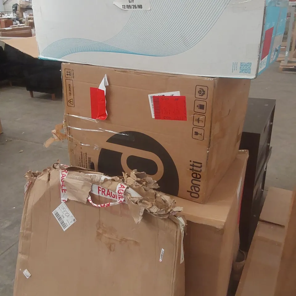 PALLET CONTAINING A LARGE QUANTITY OF ASSORTED DANETTI FURNITURE PARTS