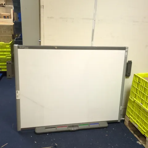 WHITE SMARTBOARD
