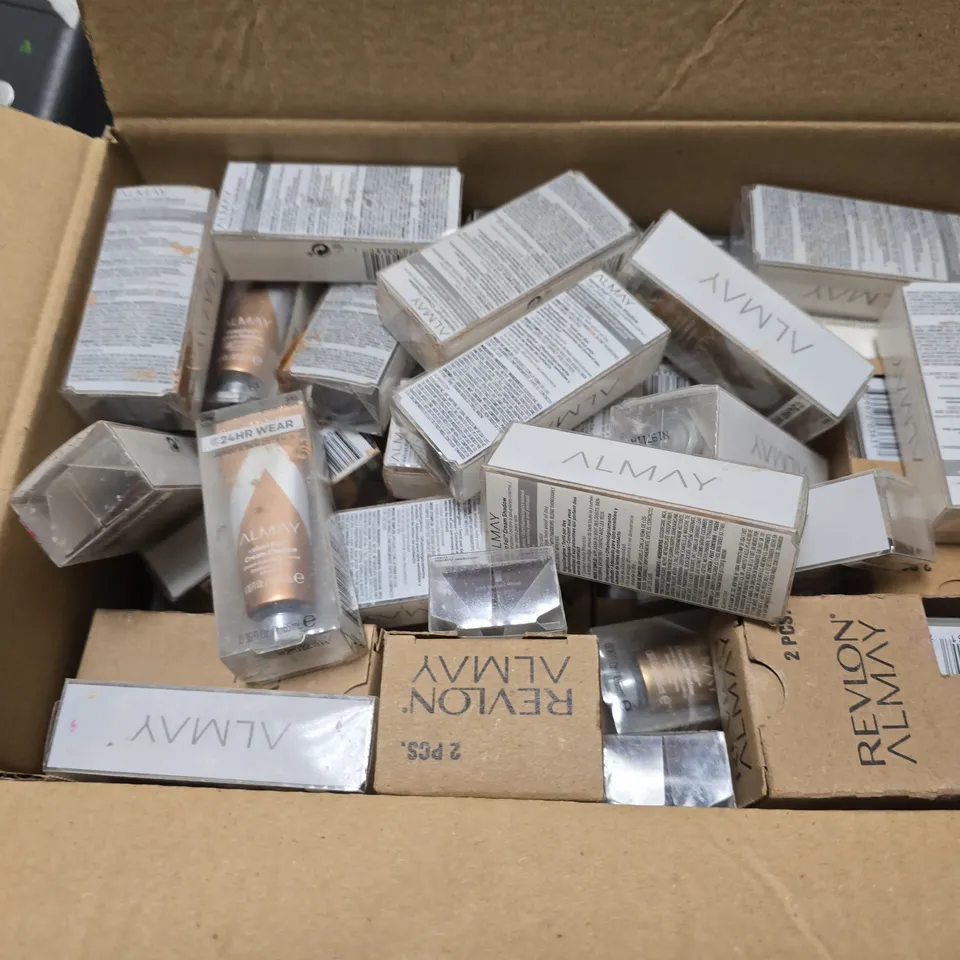 BOX OF APPROXIMATELY 22 ALMAY VELVET FOIL CREAM SHADOW 030 GOLDEN VIBES 