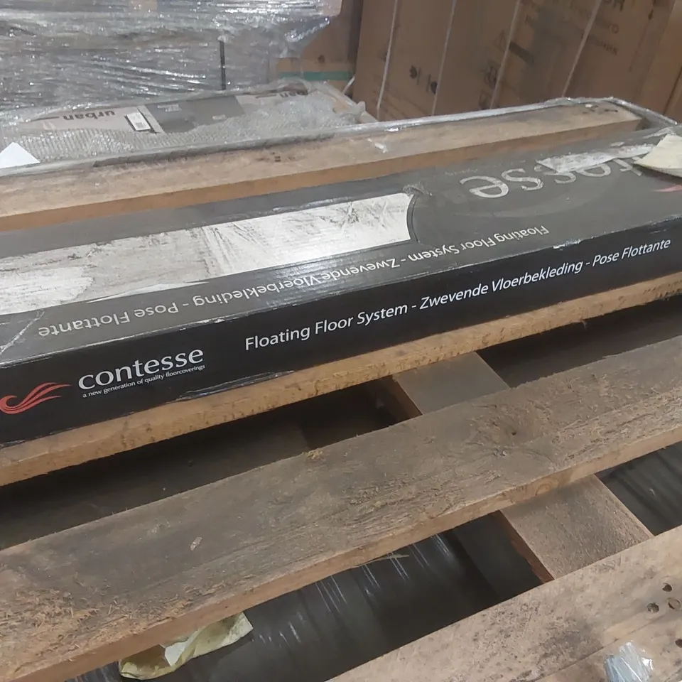 PALLET CONTAINING A VERY LARGE QUANTITY OF ASSORTED VINYL FLOORING INCLUDING: CONTESSE FLOATING FLOOR SYSTEM BLEACHED PINE, ESPANA CADIZ, SWEDISH PINE LIGHT ECT