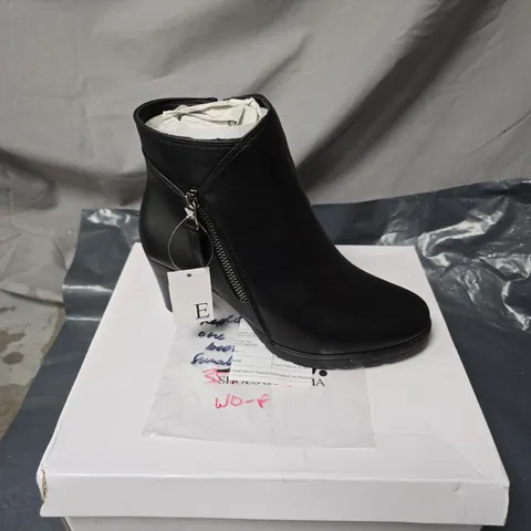 SHOES BY EMMA WOMEN'S BLACK LEATHER ANKLE BOOTS WITH ZIP SIZE 6