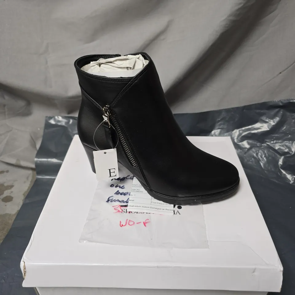 SHOES BY EMMA WOMEN'S BLACK LEATHER ANKLE BOOTS WITH ZIP SIZE 6