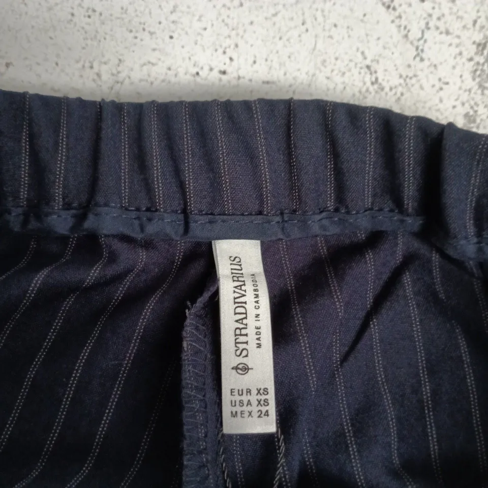 STRADIVARIUS PINSTRIPE TROUSERS – NAVY, UK 6 (EU XS) MADE IN CAMBODIA