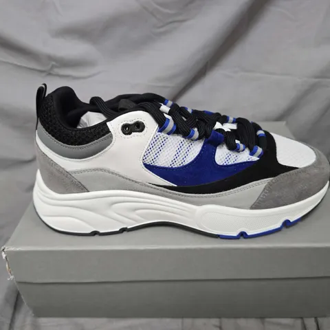 BOXED PAIR OF CLEENS AERO RUNNERS IN MARLIN - UK 9.5