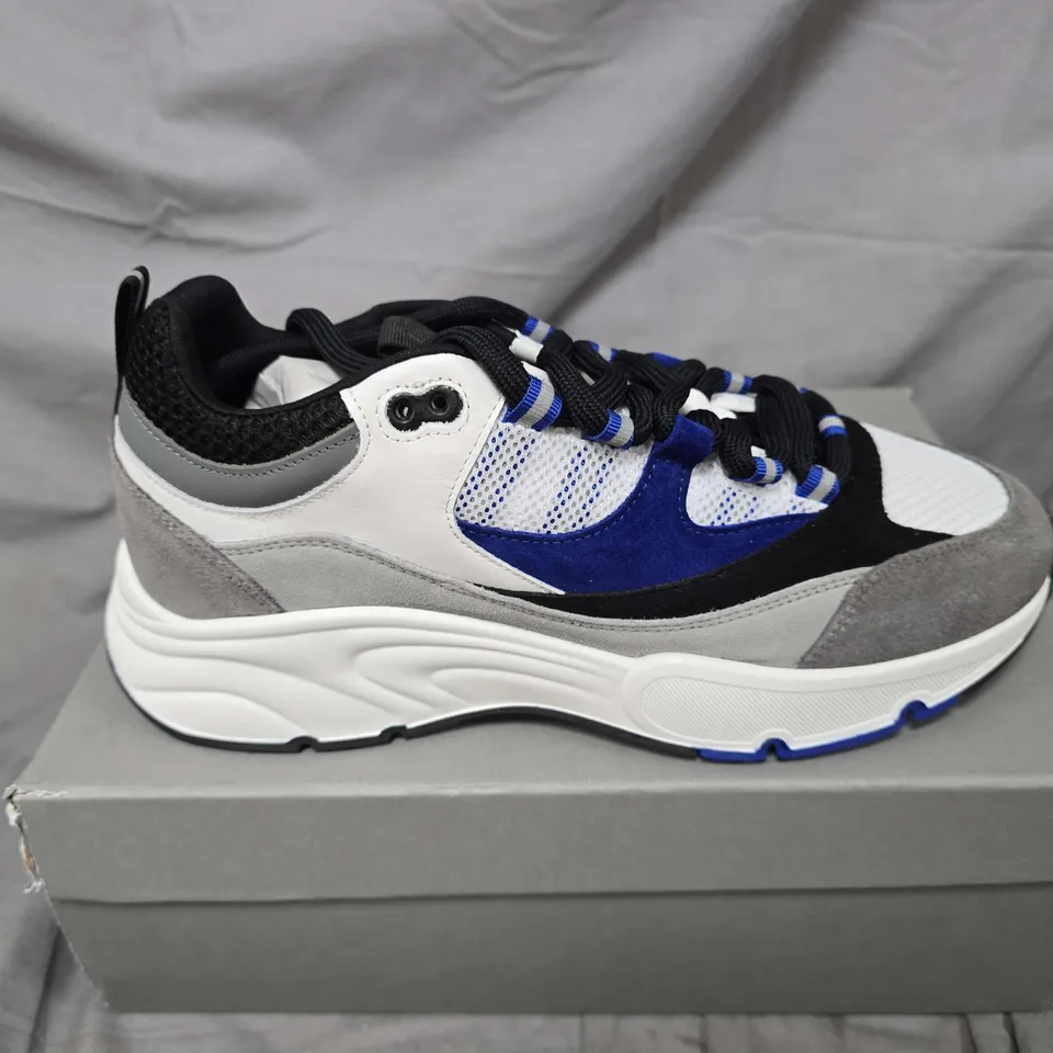 BOXED PAIR OF CLEENS AERO RUNNERS IN MARLIN - UK 9.5