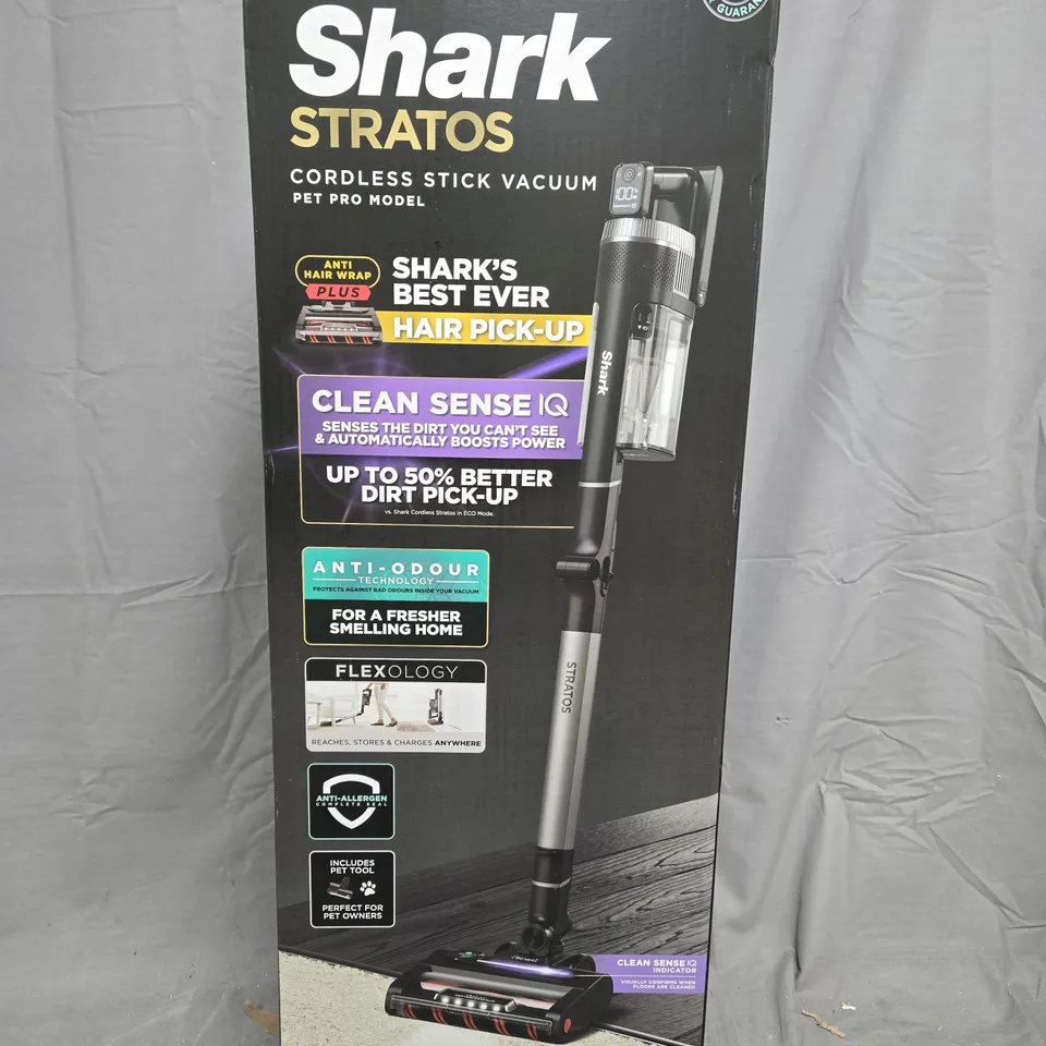 SHARK STRATOS CORDLESS STICK VACUUM CLEANER – PET PRO MODEL (BOXED)