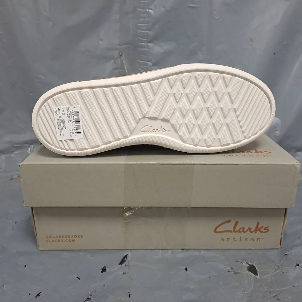 BOXED PAIR OF CLARKS ARTISAN SHOES IN WHITE SIZE UK 4