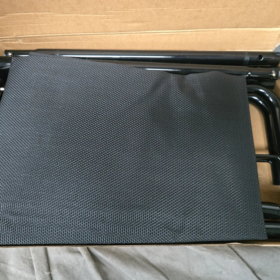 BOXED ELEVATED STEEL-FRAMED PORTABLE PET BED