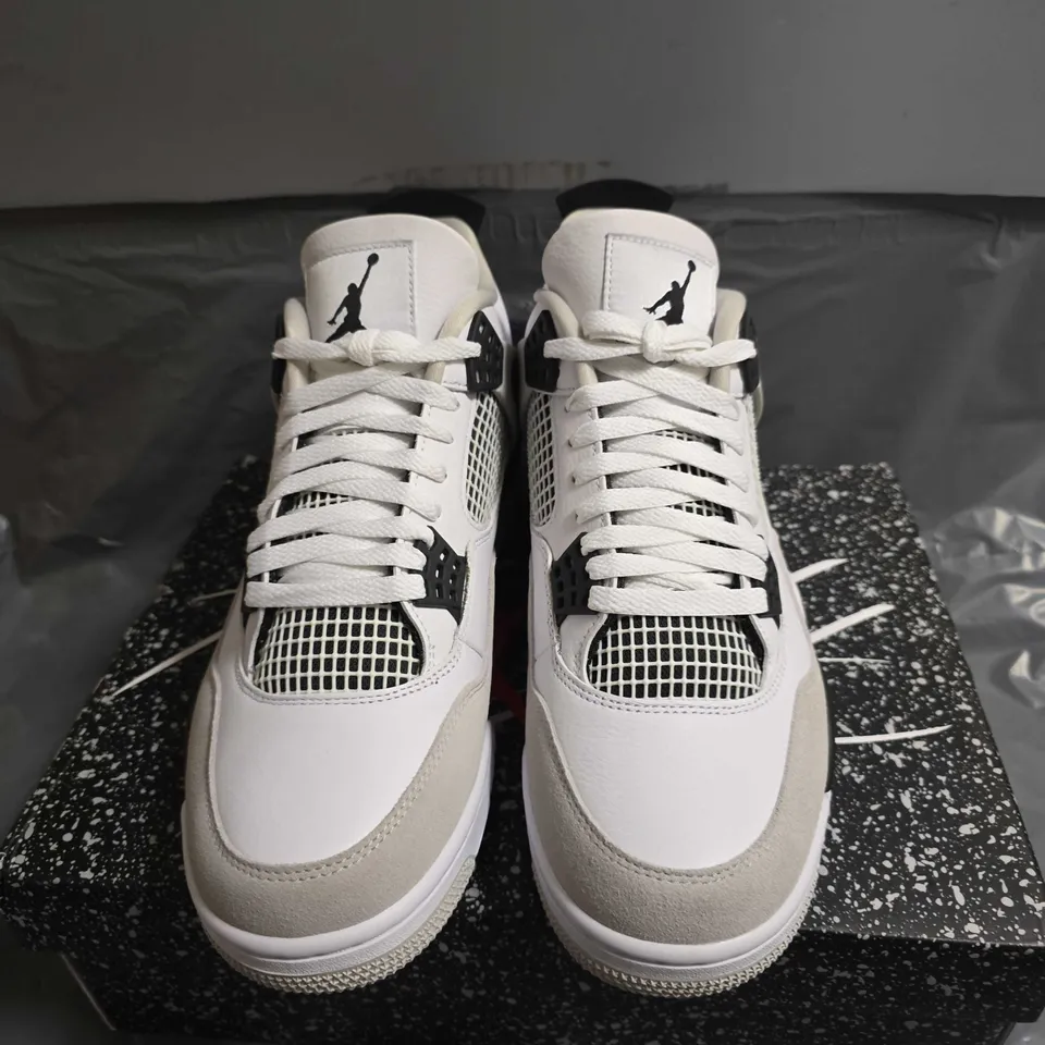 BOXED PAIR OF AIR JORAN 4 RETRO TRAINERS - UK SIZE 11
