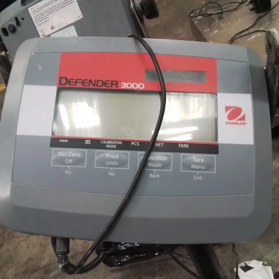 COMMERCIAL FLOOR SCALE WITH DEFENDER 3000 DISPLAY