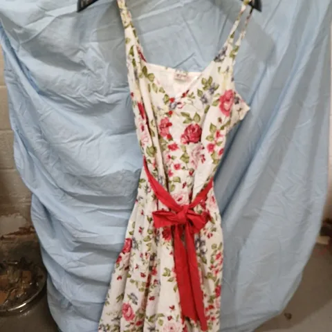 JOE BROWNS FLORAL SLEEVELESS DRESS WITH RED SASH BELT – WOMEN’S CLOTHING - SIZE UK 22