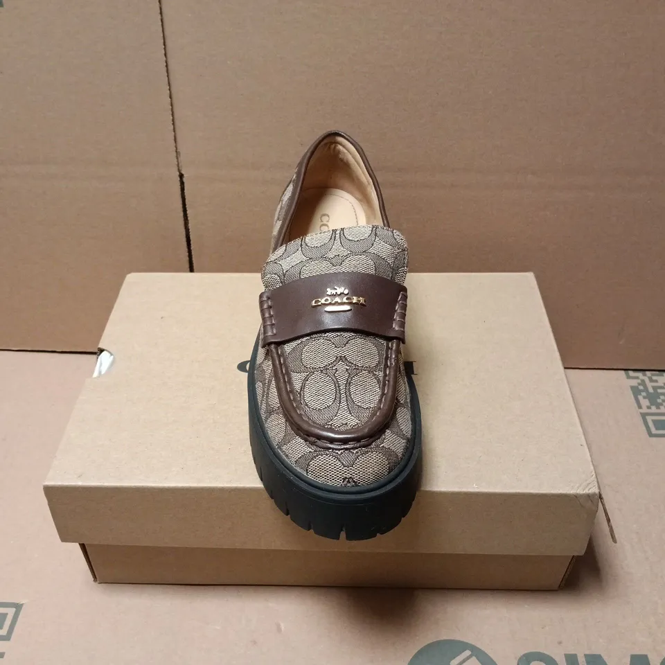 BOXED PAIR OF COACH LOCKUP LOAFERS IN BROWN - EU 37.5