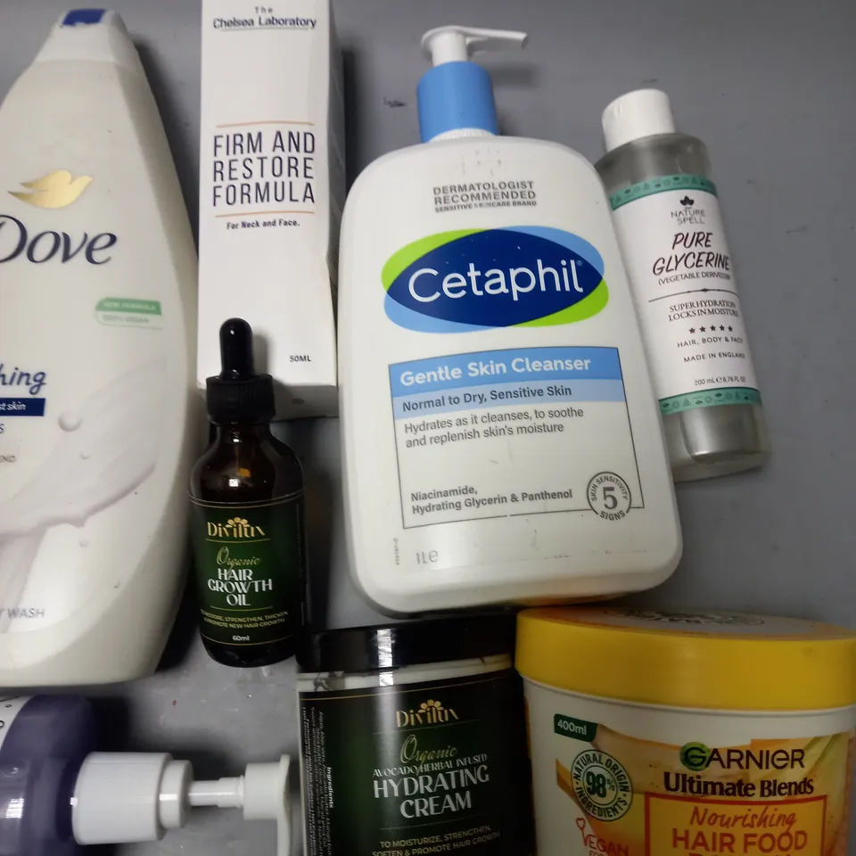 LOT OF APPROXIMATELY 25 ASSORTED HEALTH AND BEAUTY ITEMS TO INCLUDE CETAPHIL CLEANSER, DIVILUX HAIR GROWTH OIL AND BULGARIAN ROSE WATER PATCHES