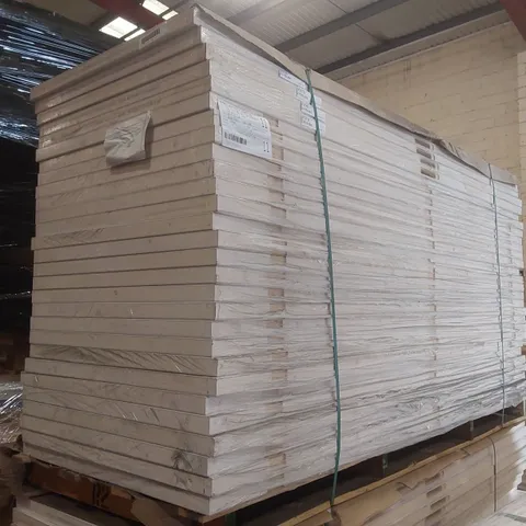 PALLET CONTAINING A VERY LARGE QUANTITY OF ASSORTED DOORS