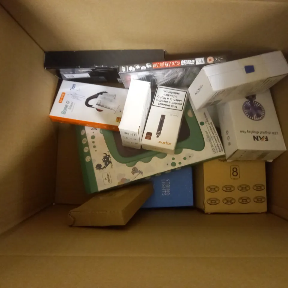 APPROXIMATELY 12 ASSORTED ITEMS TO INCLUDE LED DIGITAL DISPLAY FAN, ASPIRE E-CIG, MINI DOORBELL, ETC