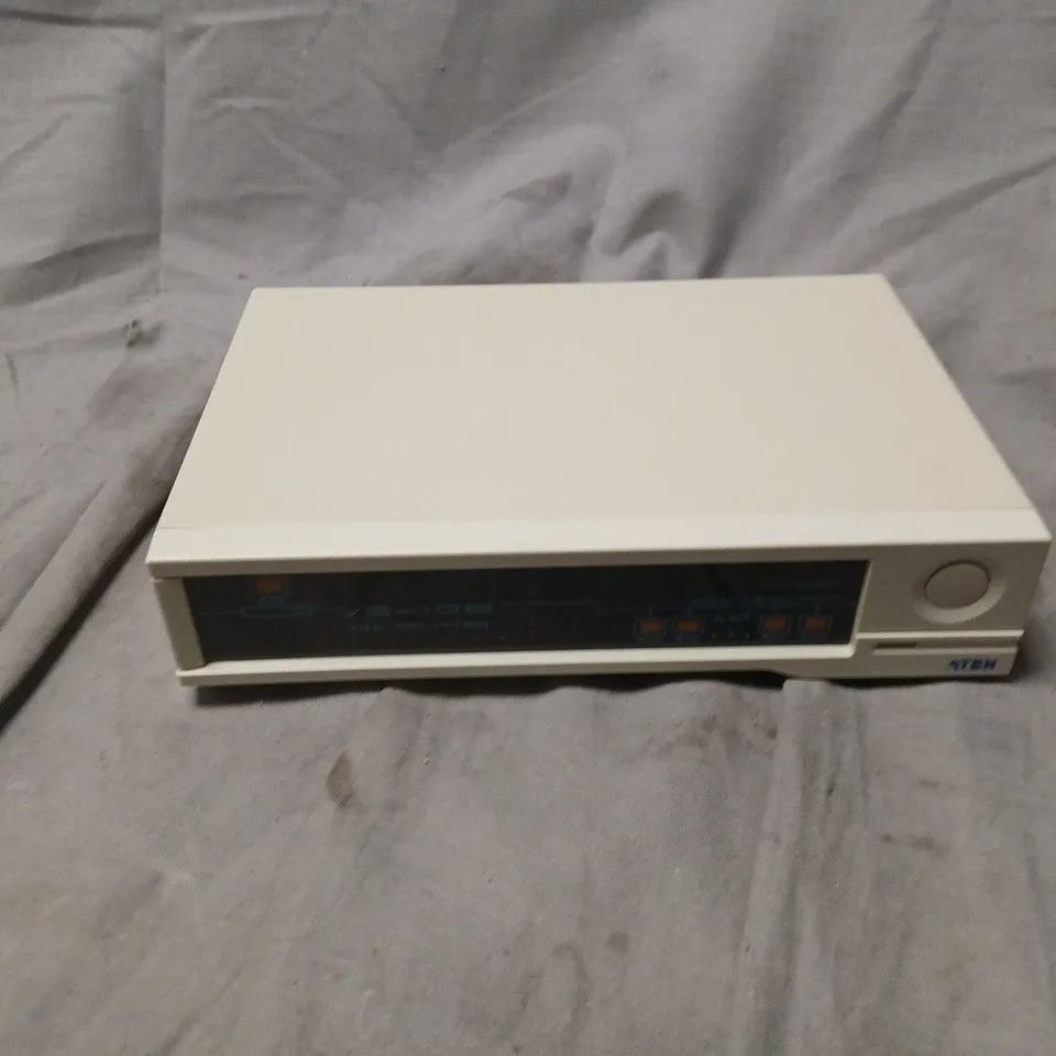 BOXED ATEN VS108-O VIDEO SPLITTER
