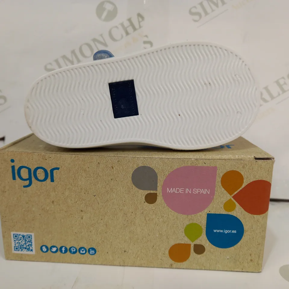 BOXED PAIR OF IGOR STAR INFANT SALDALS IN NAVY EU SIZE 22