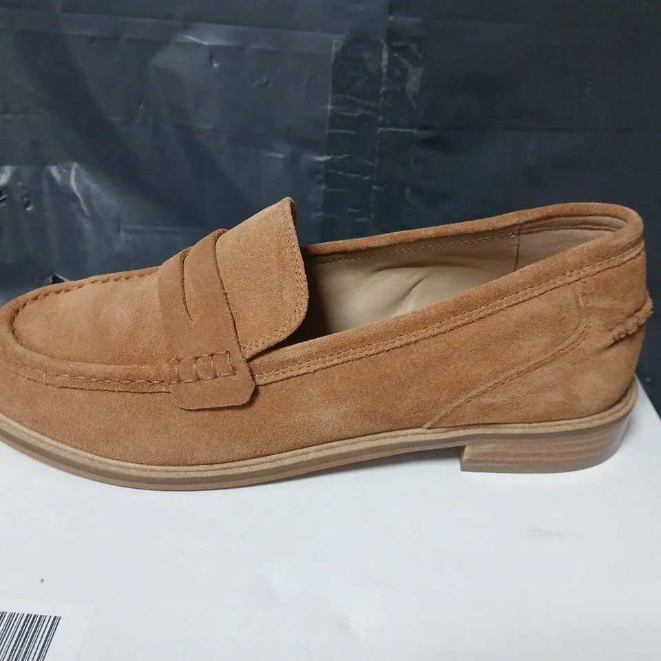 SHOON LOIRE TAN SUEDE CLASSIC LOAFERS – MEN'S, SIZE 39