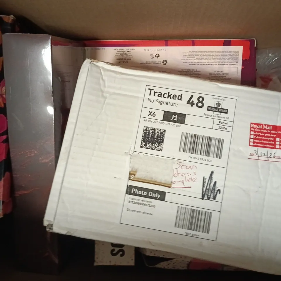 BOX OF APPROXIMATELY 8 ASSORTED BEAUTY ITEMS AND SETS TO INCLUDE POLICE, ETC - COLLECTION ONLY