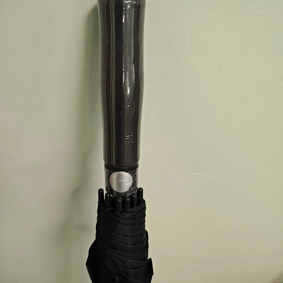 AUTO OPENING UMBRELLA IN BLACK