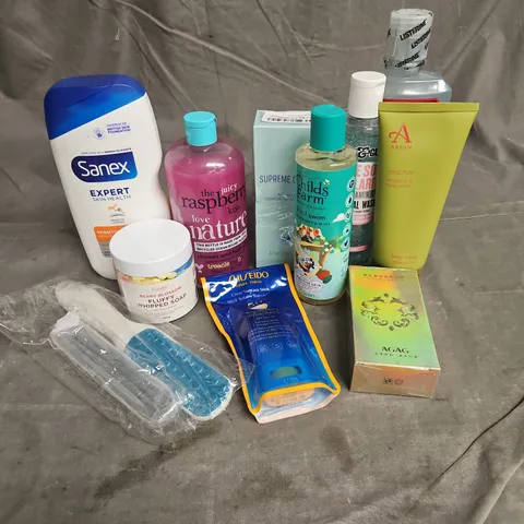 APPROXIMATELY 20 ASSORTED HEALTH & BEAUTY PRODUCTS TO INCLUDE - SHISEIDO SUNCARE STICK - SANEX GENTLE SHOWER CREAM - LISTERINE MOUTHWASH - ETC