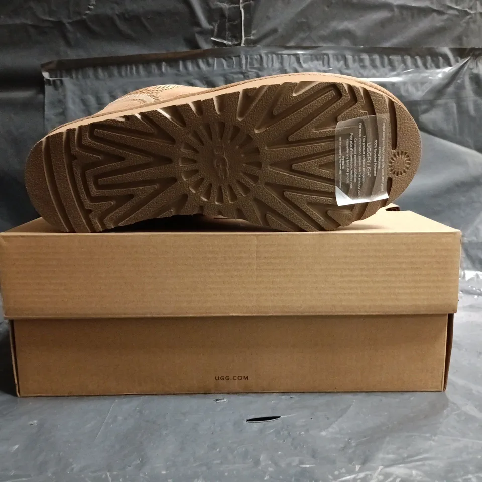 BOXED PAIR OF UGG LOWMEL SHOES IN CHESTNUT SIZE UK 4