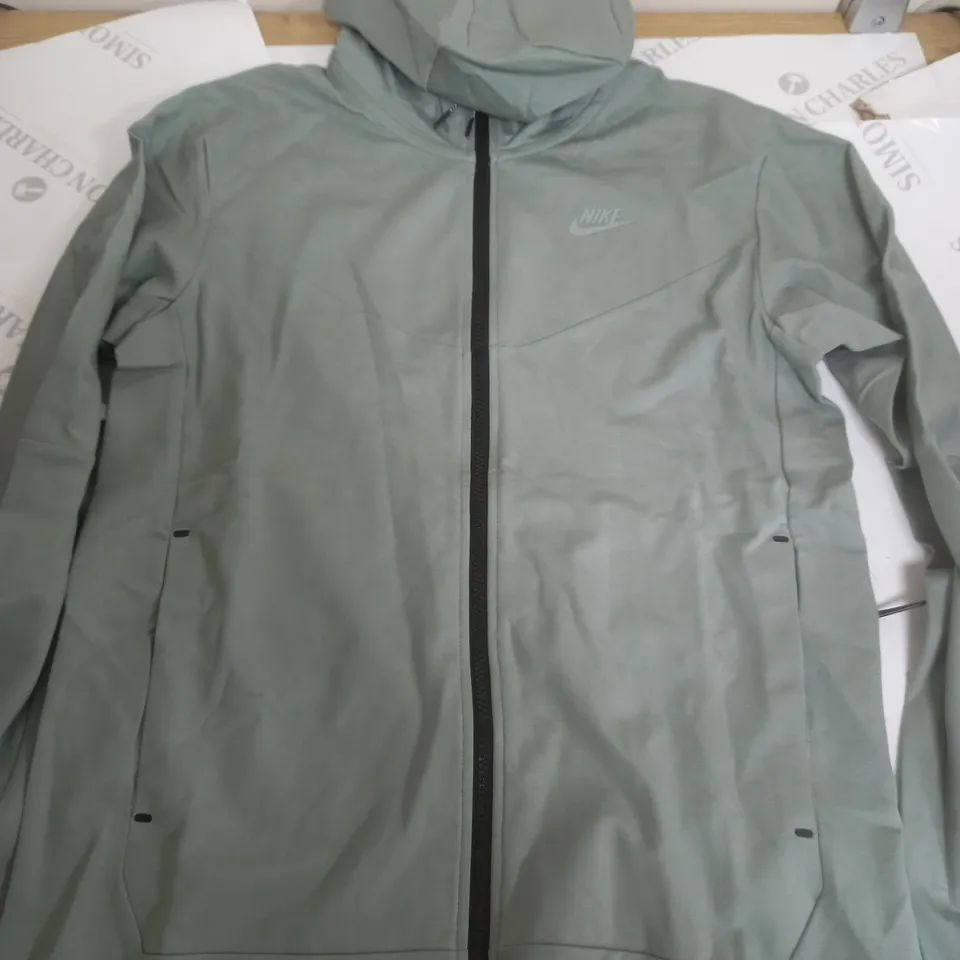 NIKE TECH LIGHT LIME - SMALL