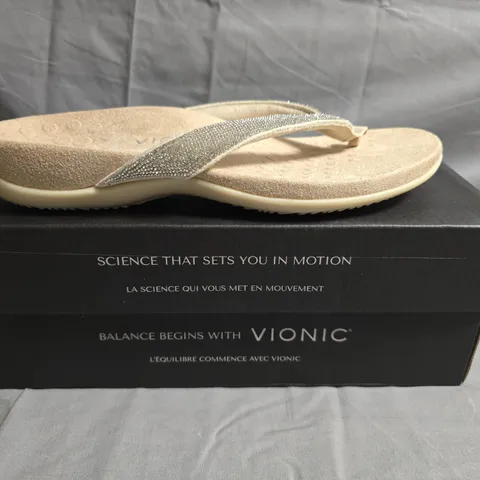 BOXED PAIR OF VIONIC TOE-POST SANDALS SIZE UK 4.5