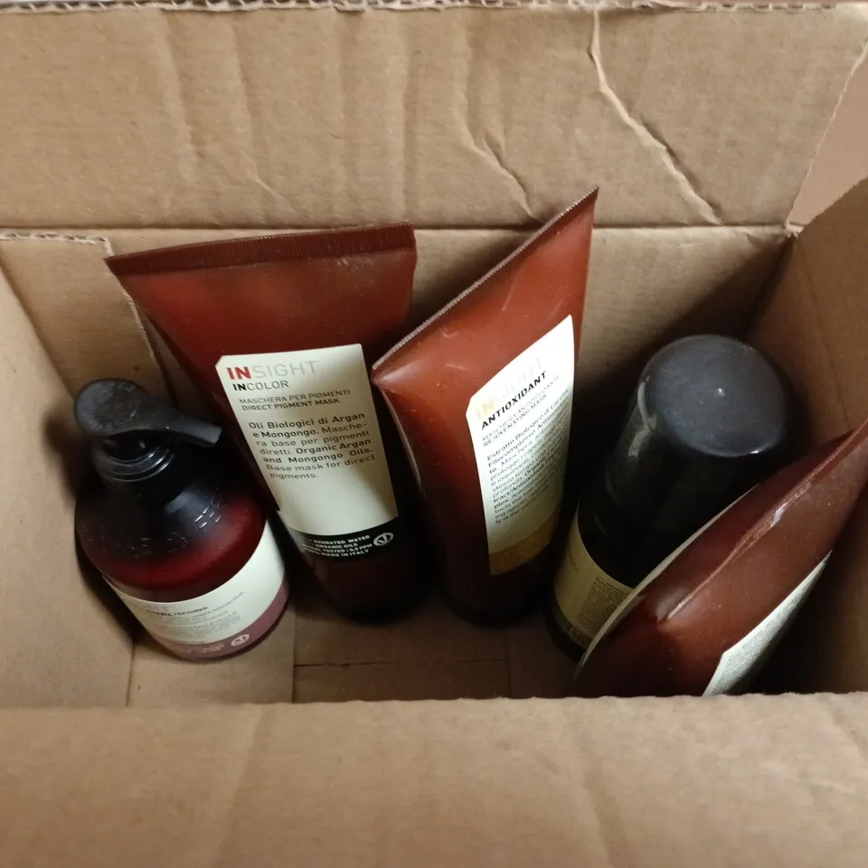 BOX OF APPROXIMATELY 8 INSIGHT HAIRCARE PRODUCTS TO INCLUDE HYDRATING CONDITIONER, STRONG STYLING GEL AND ELASTIC MOULDING WAX